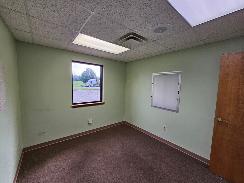 More Photos Of 30 Spring Mill Ct, Mooresville Office For Lease