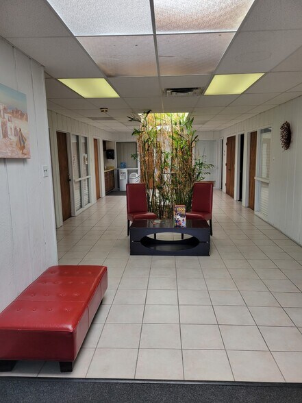 More Photos Of 11910 Central Ave SE, Albuquerque Self Storage For Lease