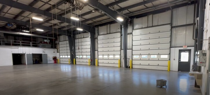 Primary Photo Of 300 E Naghten St, Columbus Service For Lease