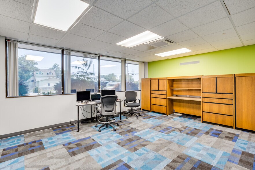 More Photos Of 500 W 1 St Ave, Hutchinson Office For Sale