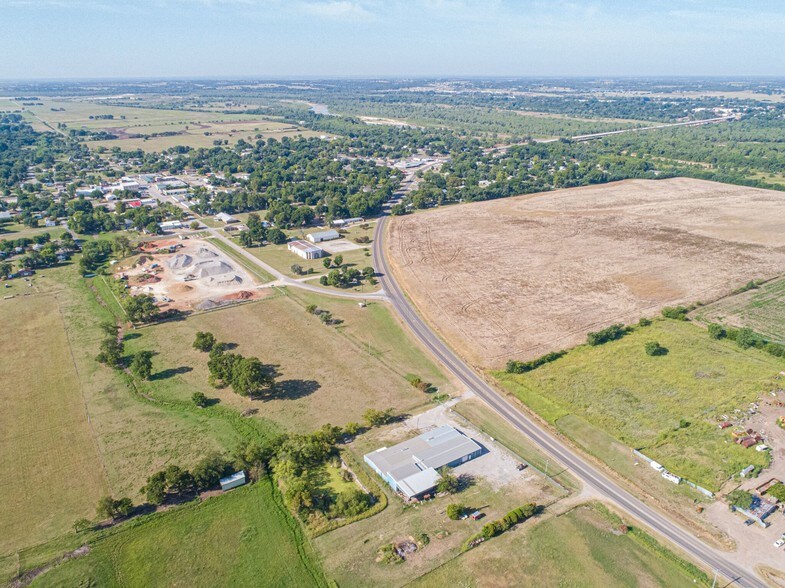 More Photos Of 700 N Main St, Lexington Warehouse For Lease
