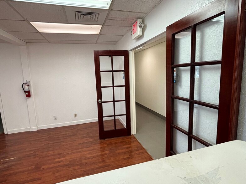 More Photos Of 1260 E Oakland Park Blvd, Oakland Park Office For Sale