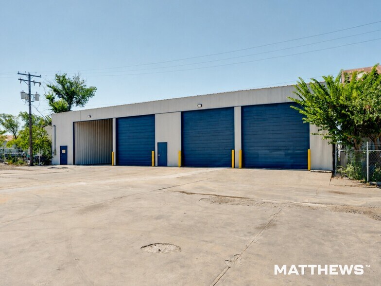 More Photos Of 2560 E Long Ave, Fort Worth Service For Lease