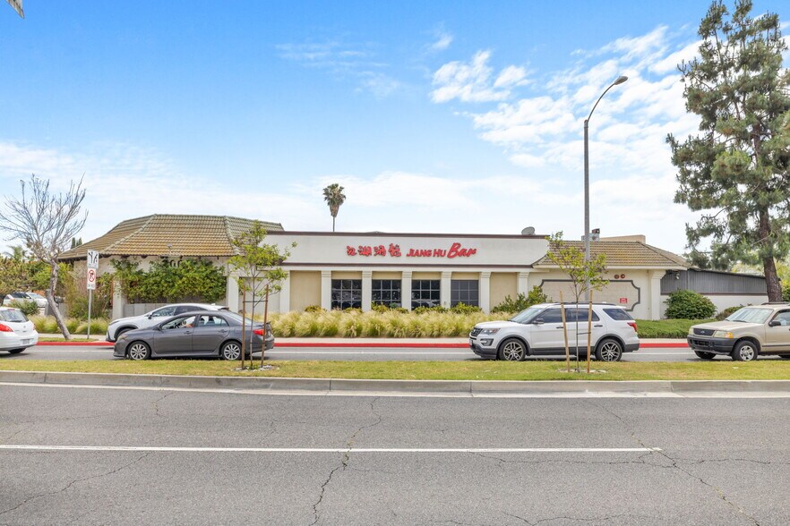 More Photos Of 2000 W Main St, Alhambra Restaurant For Lease