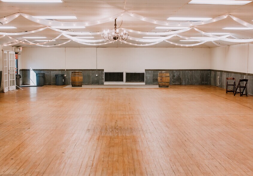 More Photos Of 13893 US Highway 87, Adkins Flex For Sale