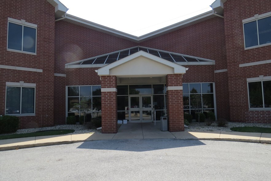 More Photos Of 8840 Calumet Ave, Munster Office For Lease