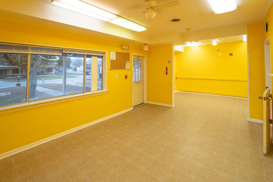 More Photos Of 105 Ward St, Cuero Daycare Center For Sale