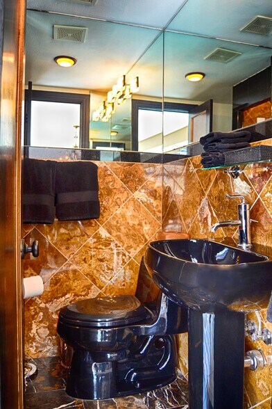 More Photos Of 126 E Main Plz, San Antonio Apartments For Sale