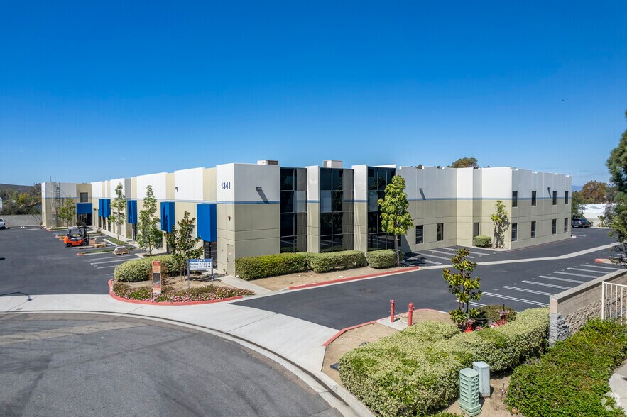 More Photos Of 1341 Distribution Way, Vista Distribution For Lease