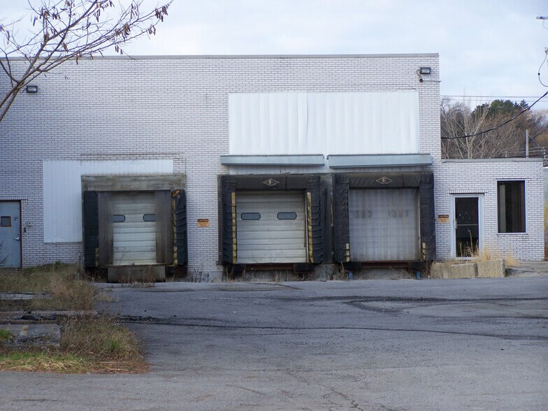 More Photos Of 5081 Whirlybird Ln, East Syracuse Warehouse For Lease