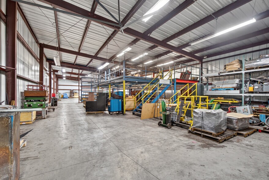 More Photos Of 211 Mill St, Springport Light Distribution For Sale