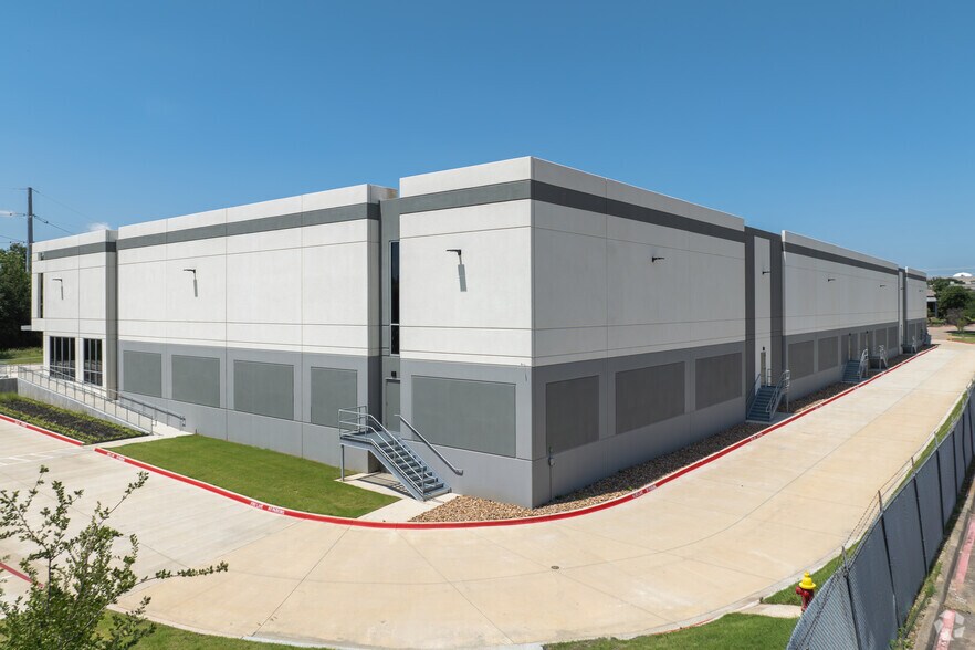 More Photos Of 2250 114th St, Grand Prairie Distribution For Sale