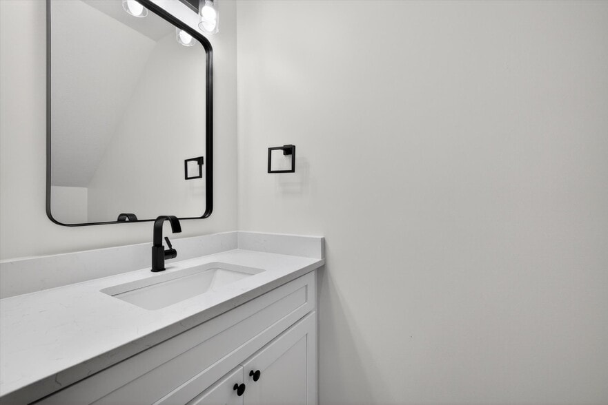 More Photos Of 326 N Jefferson St, Bloomington Apartments For Sale
