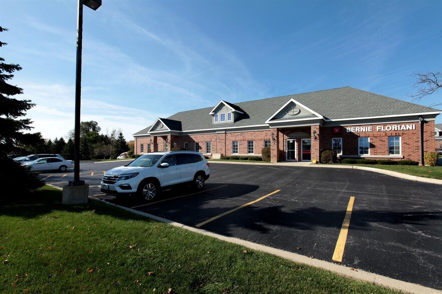 More Photos Of 5445 Grand Ave, Gurnee Medical For Sale
