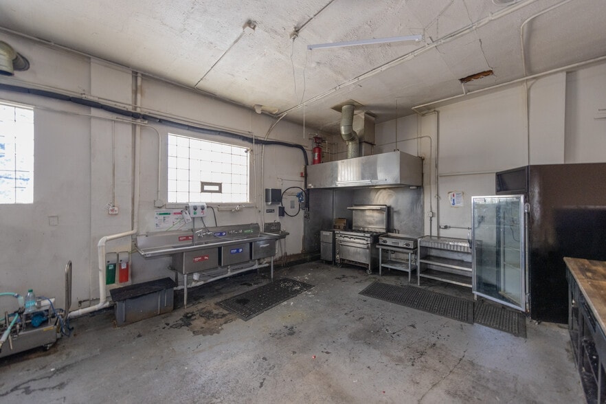 More Photos Of 2078-2080 S Taylor Rd, Cleveland Storefront For Sale