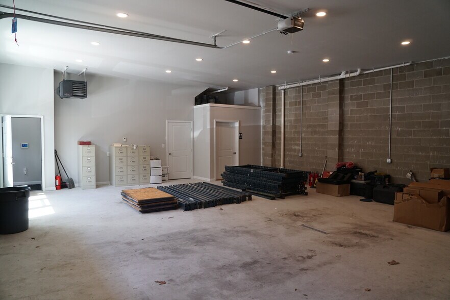 More Photos Of 100 McNeilly Rd, Pittsburgh Light Manufacturing For Sale