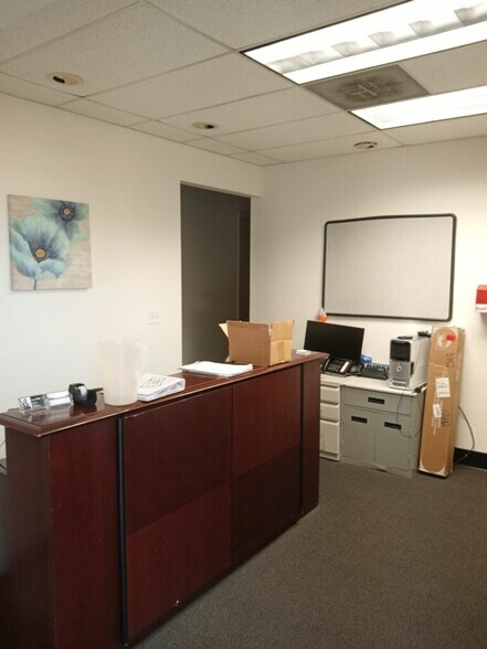 More Photos Of 2101 Randol Mill rd, Arlington Office For Sale