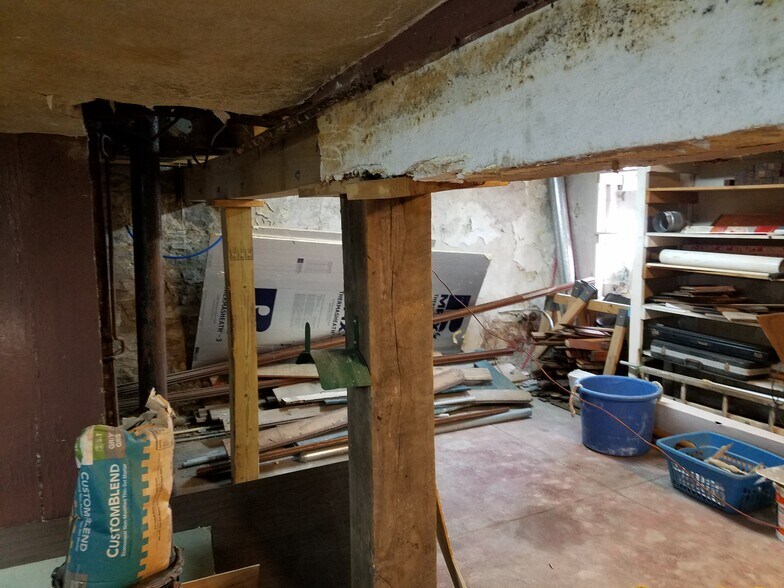 More Photos Of 5760 Bartmer Ave, Saint Louis Specialty For Sale