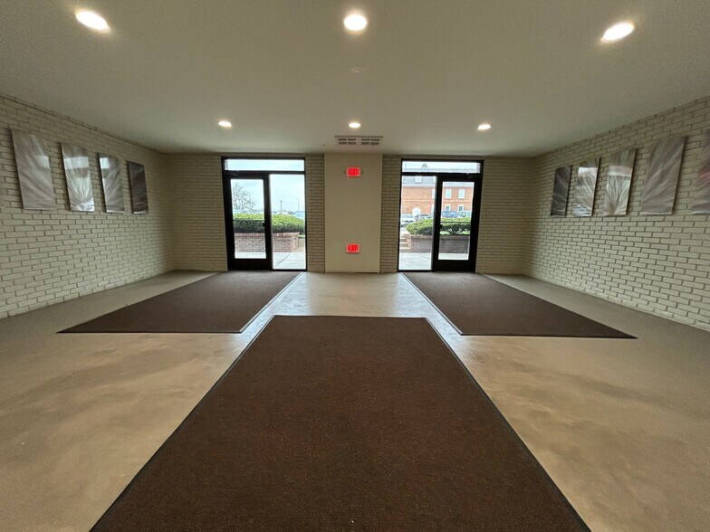 More Photos Of 1480 Renaissance Dr, Park Ridge Office For Lease