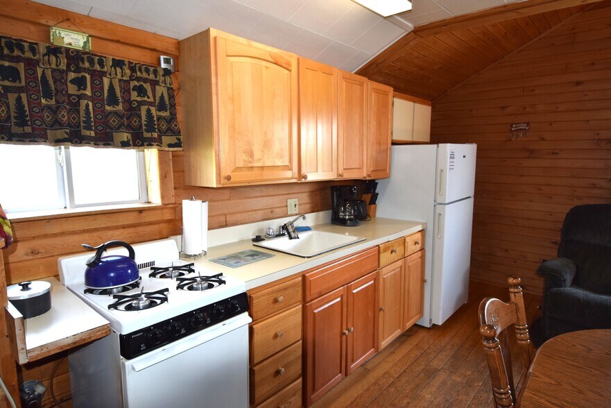 More Photos Of 109 Sinclair Rd, Sinclair Sports And Entertainment For Sale