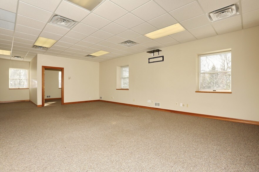 More Photos Of 7 Cedar St, Ramsey Office For Lease