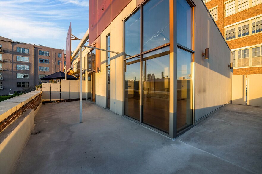 More Photos Of 1850 Industrial St, Los Angeles Apartments For Lease