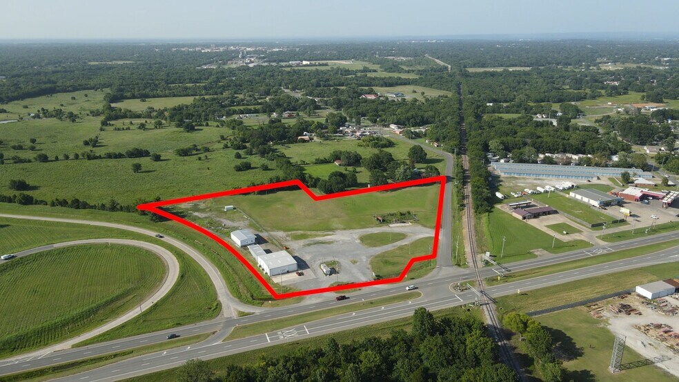 More Photos Of 120 W Peak Blvd, Muskogee Freestanding For Sale