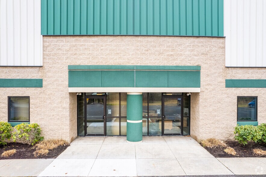More Photos Of 1110 Hanover St, Wilkes-Barre Light Distribution For Lease