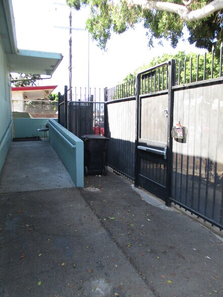 More Photos Of 9900-9904 S Central Ave, Los Angeles Schools For Lease