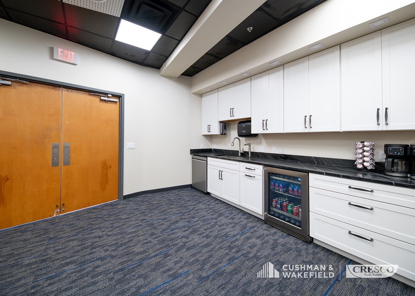 More Photos Of 737 Bolivar Rd, Cleveland Office For Lease