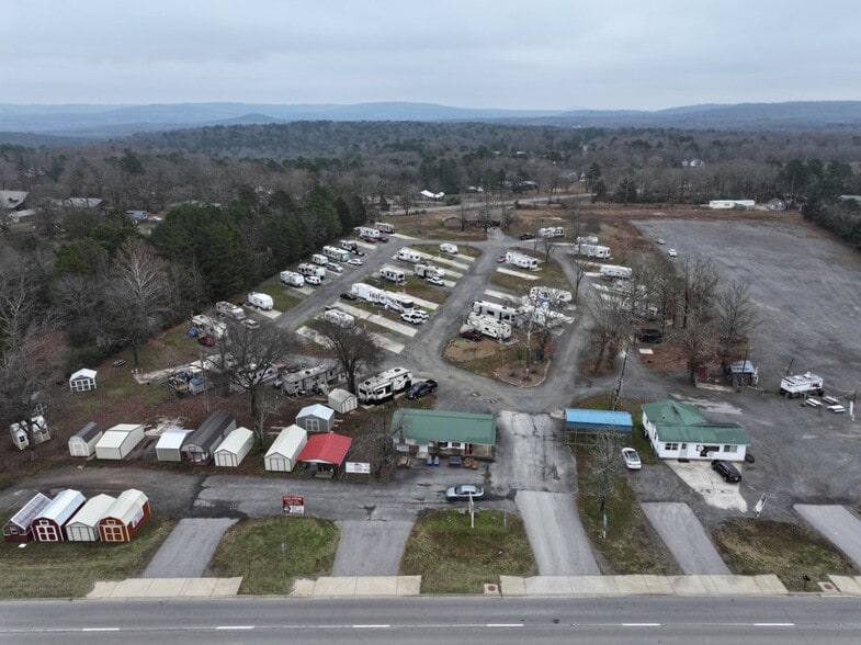More Photos Of 2559 Hwy 65 S, Clinton Trailer Camper Park For Sale
