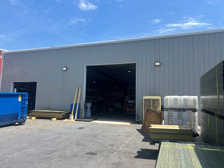 More Photos Of 272 James Burr Blvd, Kearneysville Industrial For Lease