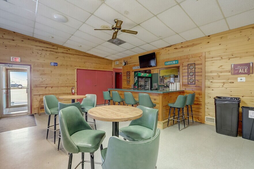 More Photos Of 711 W Racine St, Jefferson Restaurant For Sale