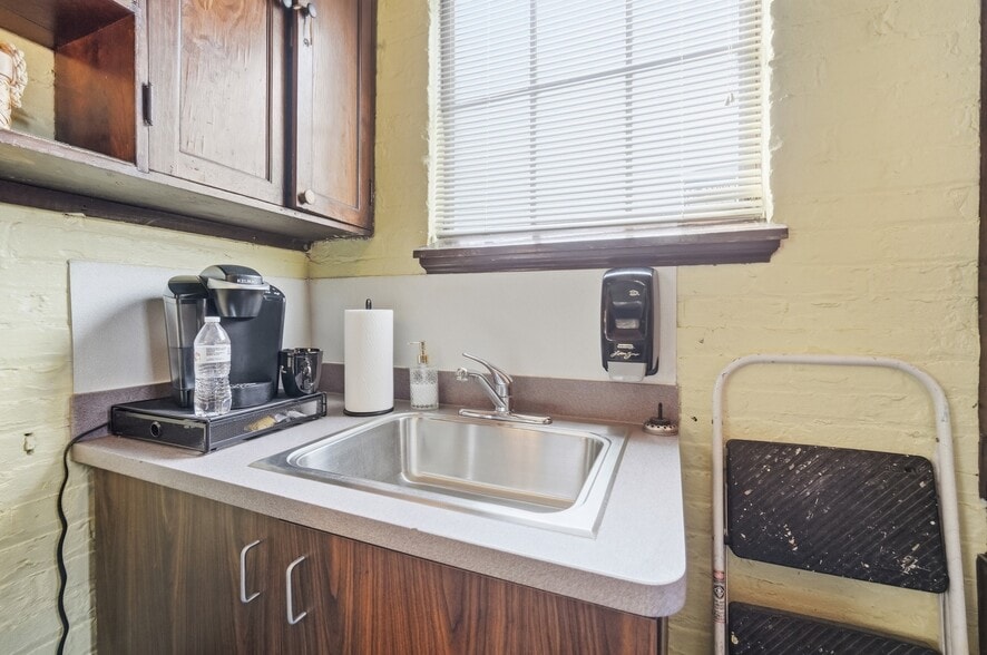 More Photos Of 1703 Dale Rd, Cincinnati Public Library For Sale