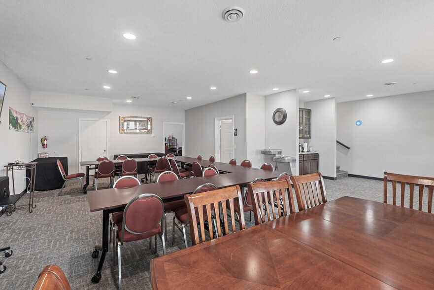 More Photos Of 1701-1713 Southcross Dr W, Burnsville Loft Creative Space For Sale