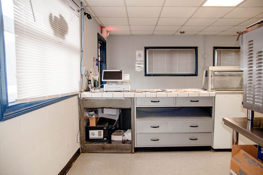 More Photos Of 2003 Oneida Valley Rd, Karns City Restaurant For Sale