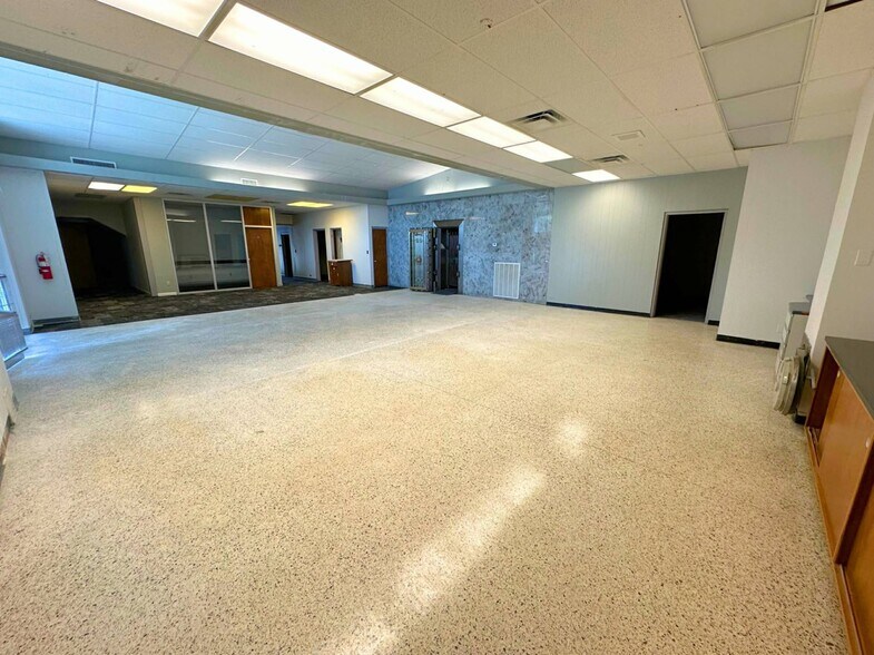 More Photos Of 150 W Rhea Ave, Spring City Medical For Sale
