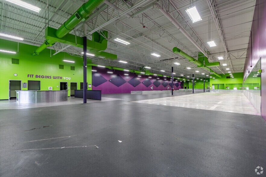 More Photos Of 1245 Germantown Pky, Cordova Unknown For Lease