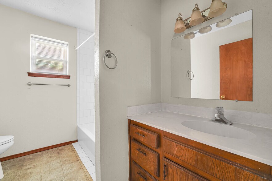 More Photos Of 418 N Electra St, Sayre Apartments For Sale