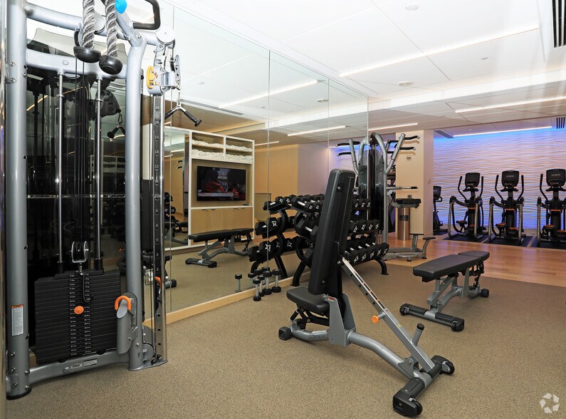 More Photos Of 1425 K St NW, Washington Office For Lease