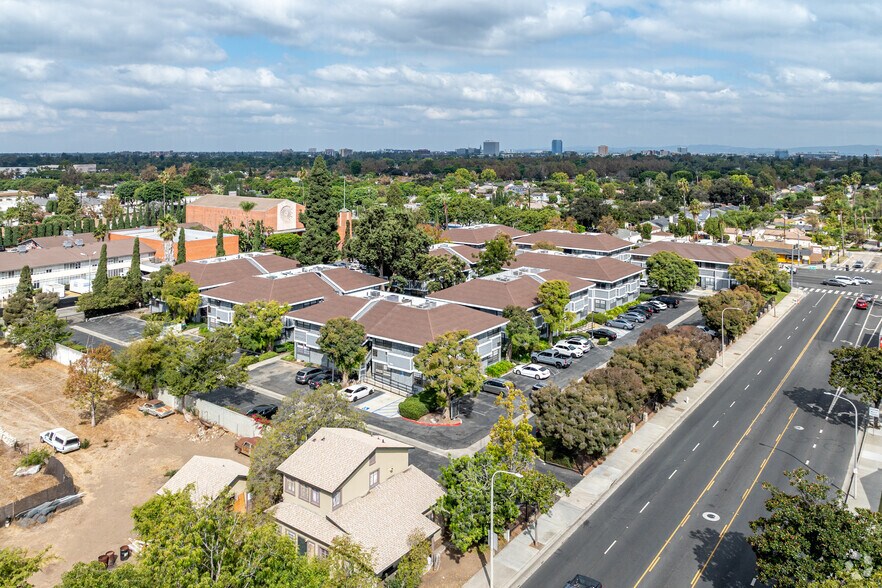 More Photos Of 960 W 17th St, Santa Ana Office For Sale