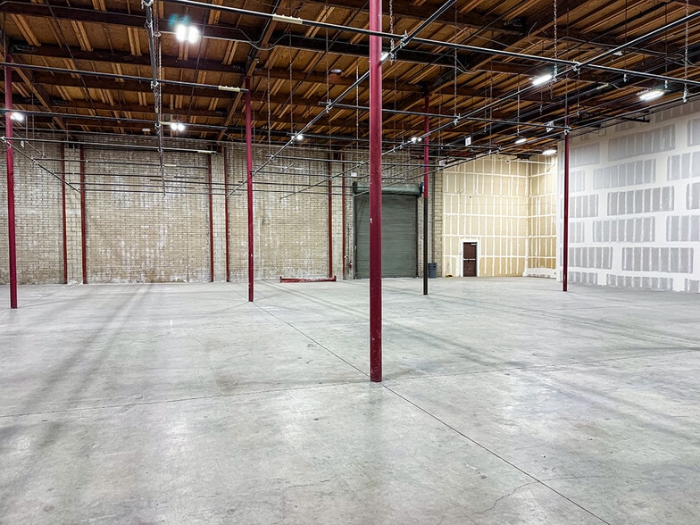 More Photos Of 1726-1756 N Spring St, Los Angeles Warehouse For Lease