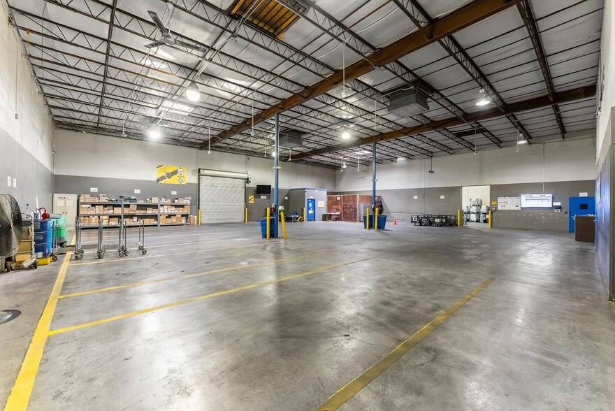 More Photos Of 11211 Pellicano Dr, El Paso Flex For Sale