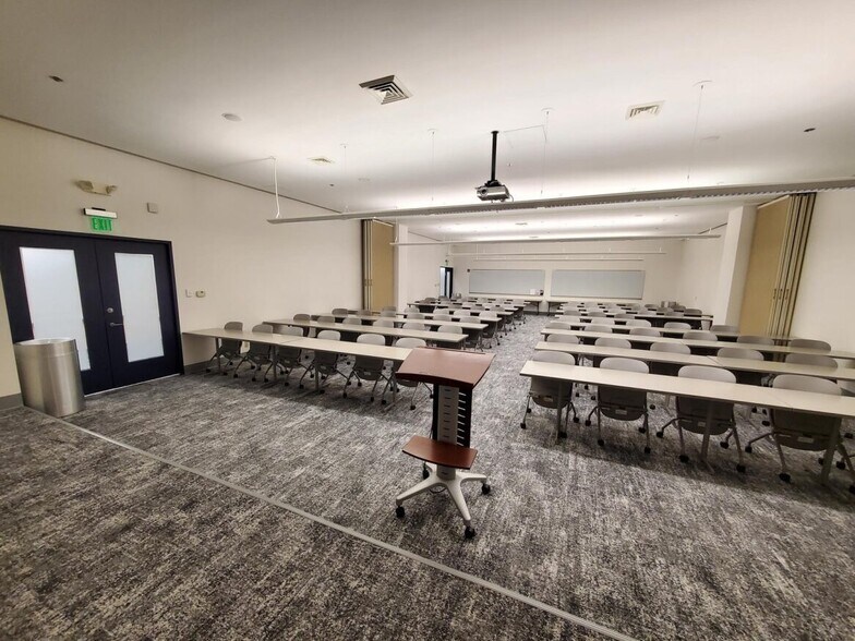 More Photos Of 3500 Depauw Blvd, Indianapolis Office For Lease