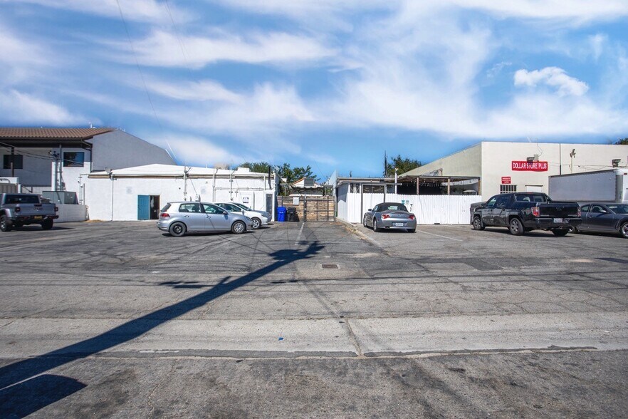 More Photos Of 24263 Main St, Newhall Storefront For Sale