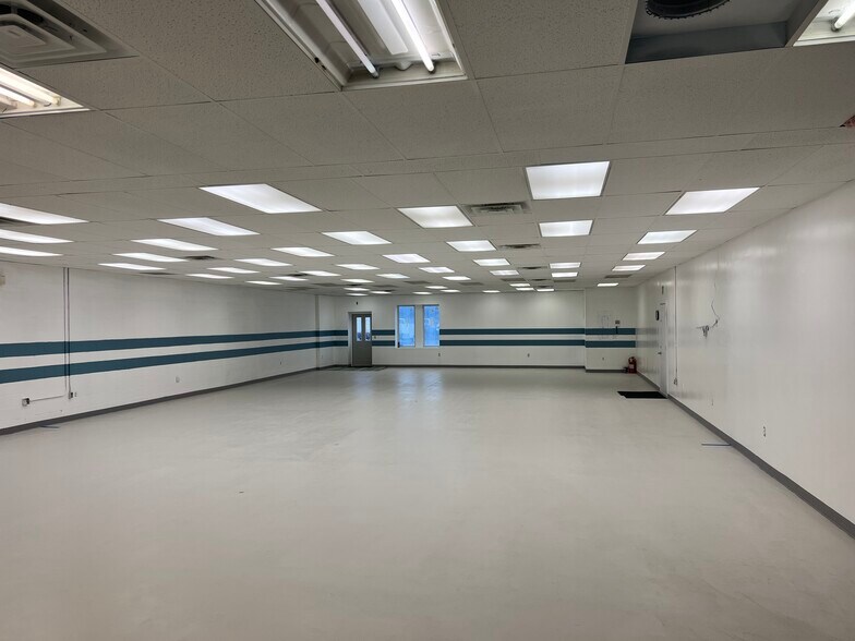 More Photos Of 885 W Liberty St, Medina Light Distribution For Lease