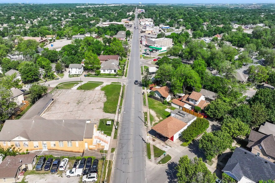 More Photos Of 2100 Azle Ave, Fort Worth Storefront For Sale