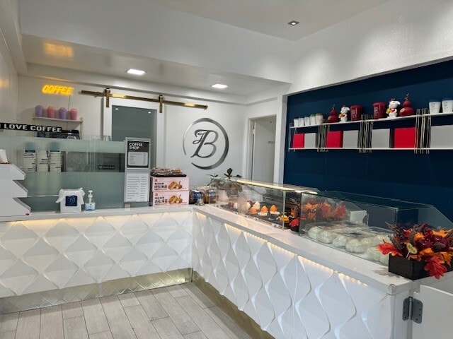 More Photos Of 15072-15082 Weststate St, Westminster Restaurant For Sale