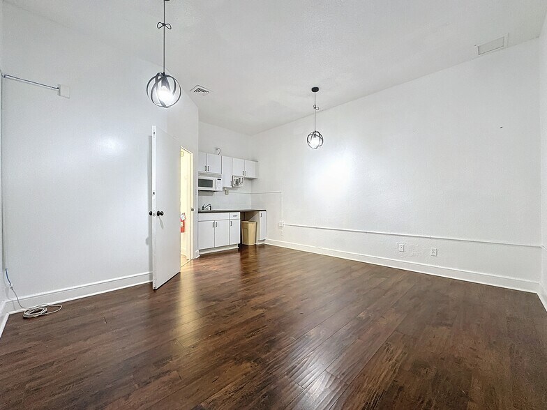 More Photos Of 22 W Monument Ave, Kissimmee Office For Lease