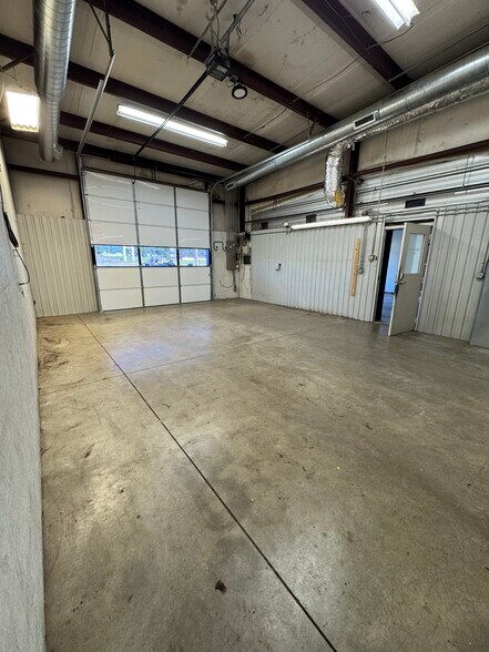 More Photos Of 1001 E Will Rogers Blvd, Claremore Auto Repair For Lease